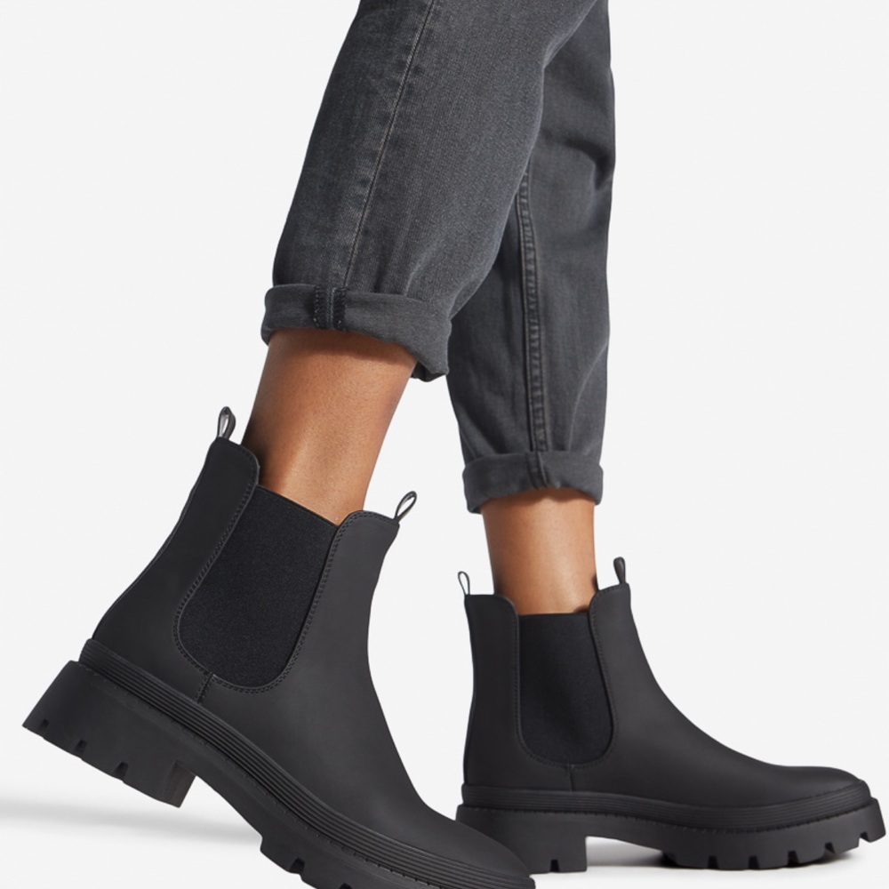 NWOT Lug Sole Chelsea Slip on Boots